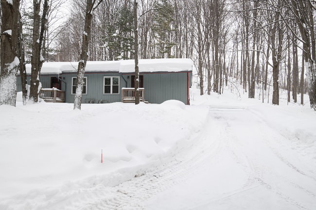 Building Photo - 4055 S Thornapple Hollow