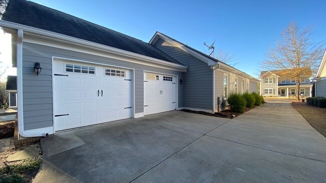 Building Photo - Harbor Club, Carriage Ridge - 3bd/2.5ba