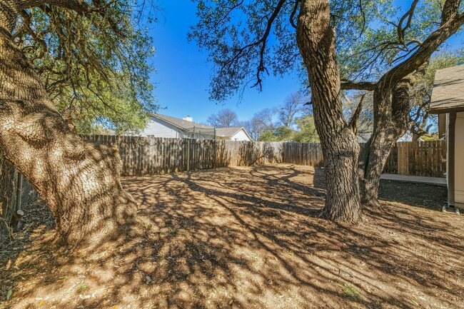 Building Photo - CV-AUS8904 Pineridge