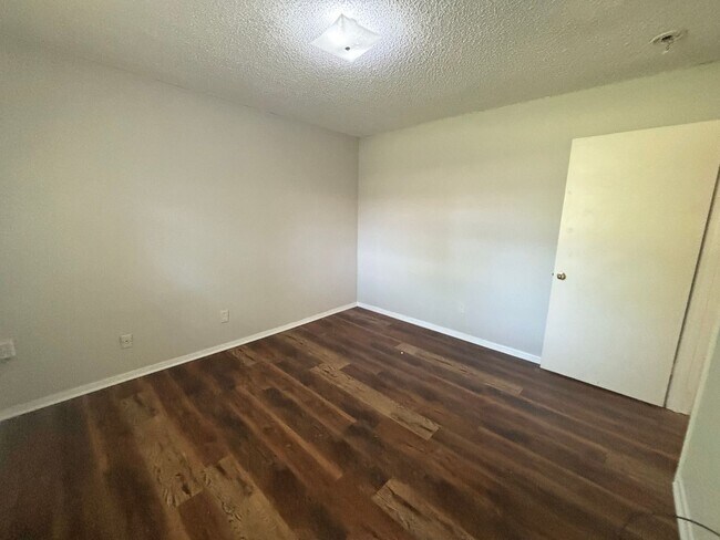 Building Photo - 800 Irwin Drive