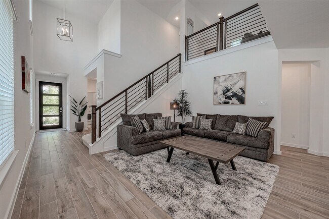 Building Photo - 430 W Cascade Heights Dr