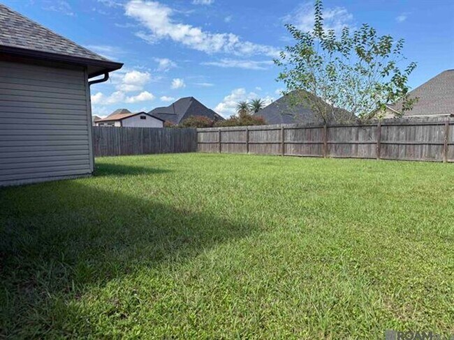 Building Photo - 41206 Colonial Dr