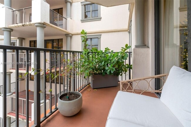 Building Photo - 1650 Galiano St