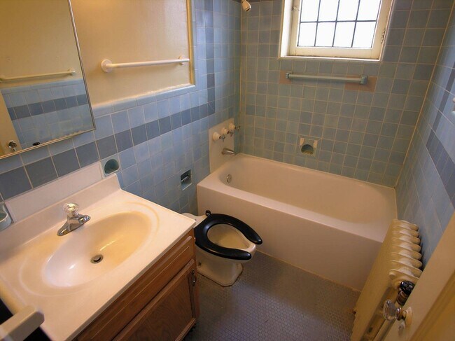 Bathroom - The Schenley Arms