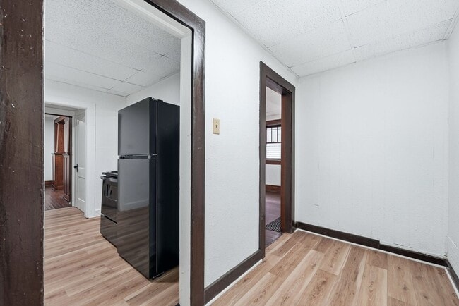 Building Photo - Freshly Updated 3BR Home