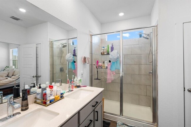 Building Photo - 3204 Egan Dr