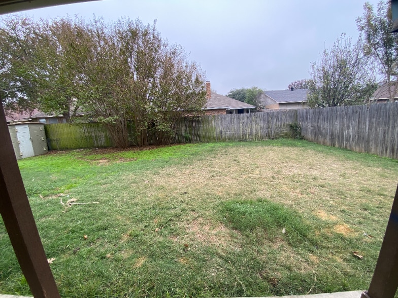 Building Photo - 1925 Willow Vale Dr