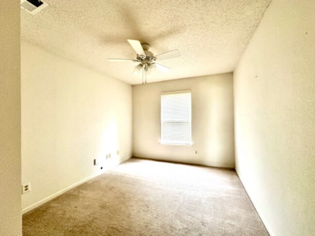 Building Photo - 9393 W Quarter Moon Dr