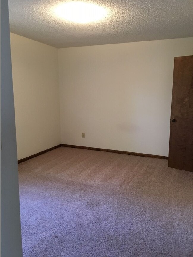 Building Photo - 119 Birdie Ct