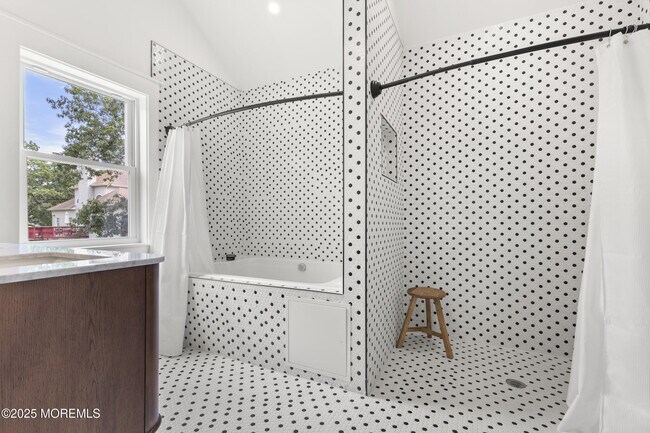 Building Photo - 1406 Transit Ave