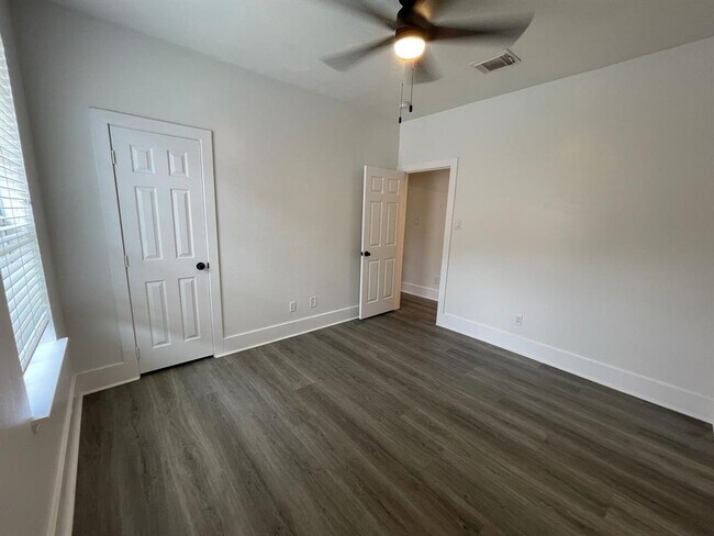 Building Photo - 16735 Sonoma Del Norte Dr