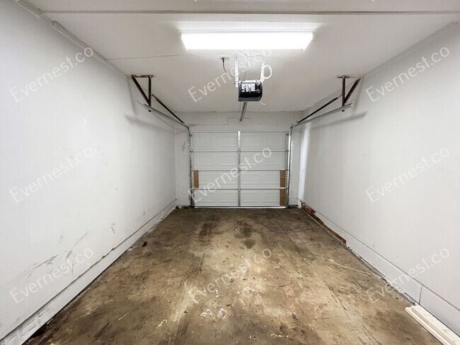 Building Photo - 2463 Montezuma Cir