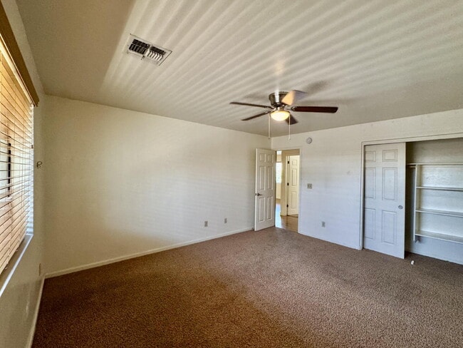 Building Photo - 4 bedroom 2 bath with W/D $1000 off September rent!!