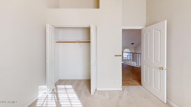 Building Photo - 823 W Iris Dr