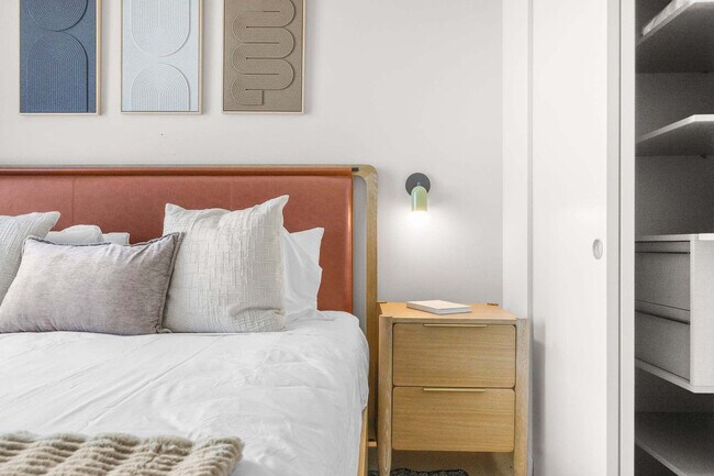 Building Photo - 11 NE 6th St