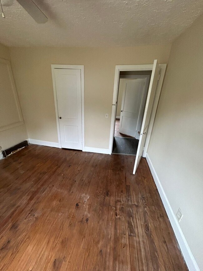 Building Photo - 102 White Ave