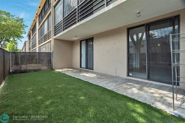 Building Photo - 3361 NW 85th Ave
