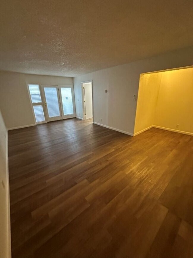 Building Photo - Torrano/DUPLEX