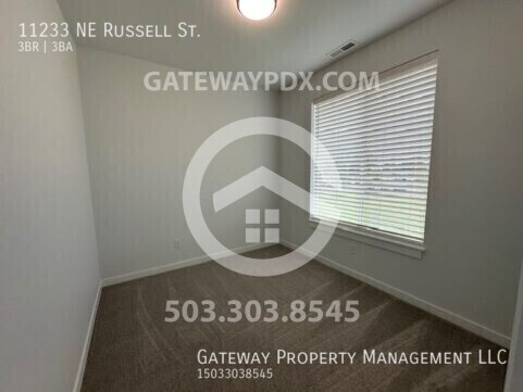Building Photo - 11233 NE Russell St