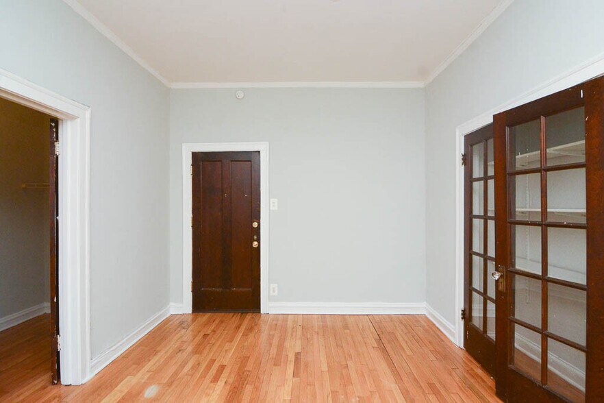 Building Photo - 4752 N Paulina St