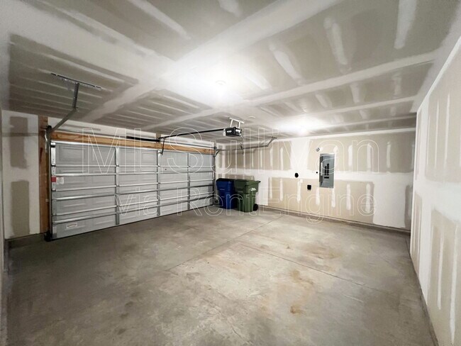 Building Photo - 2932 Egert Dr