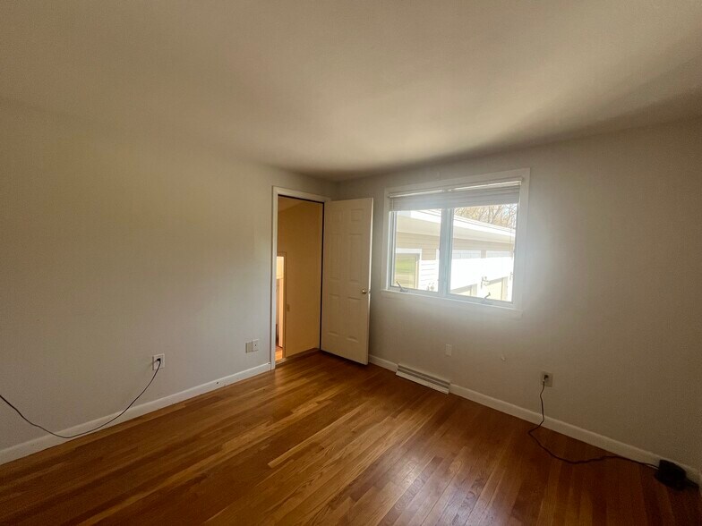 Building Photo - 3A Robinson Dr