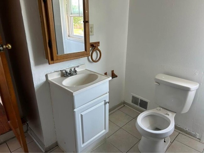 Building Photo - 304 N Wilson St