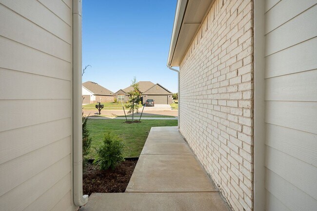 Building Photo - 5017 Misty Wood Ln