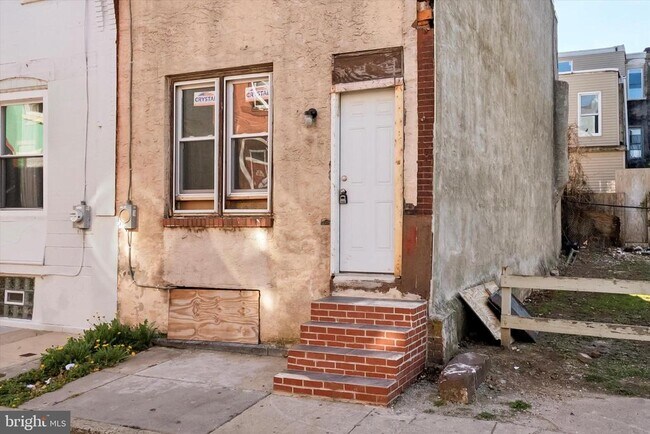 Building Photo - 2350 N Opal St
