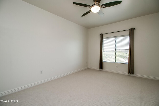 Building Photo - 5450 E Deer Valley Dr
