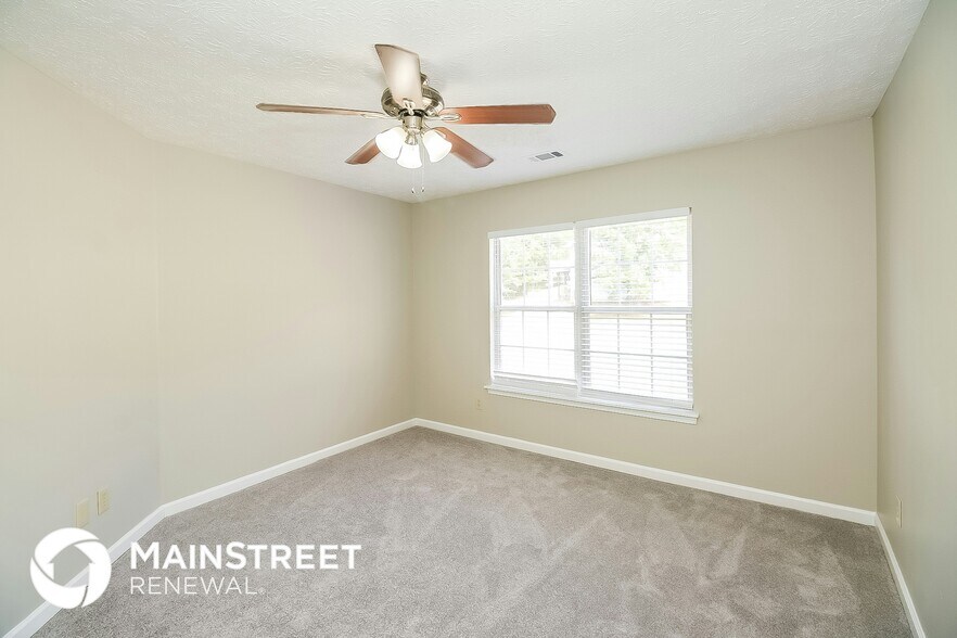 Building Photo - 8535 Glenwoods Dr