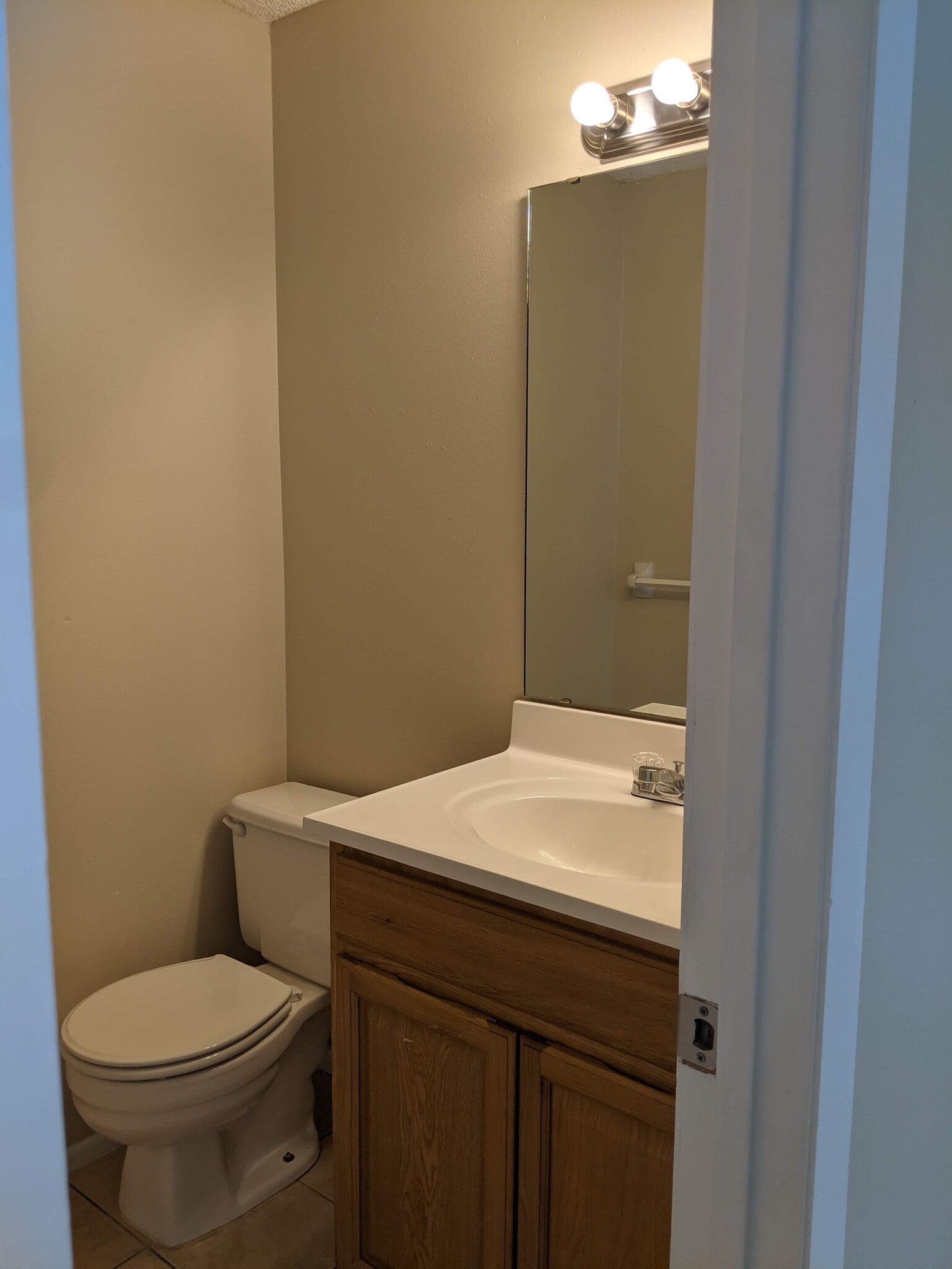 Building Photo - 2231 Ascot Ct