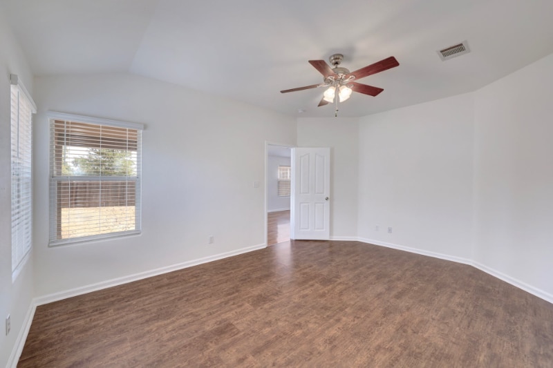 Building Photo - 1912 Avante Dr