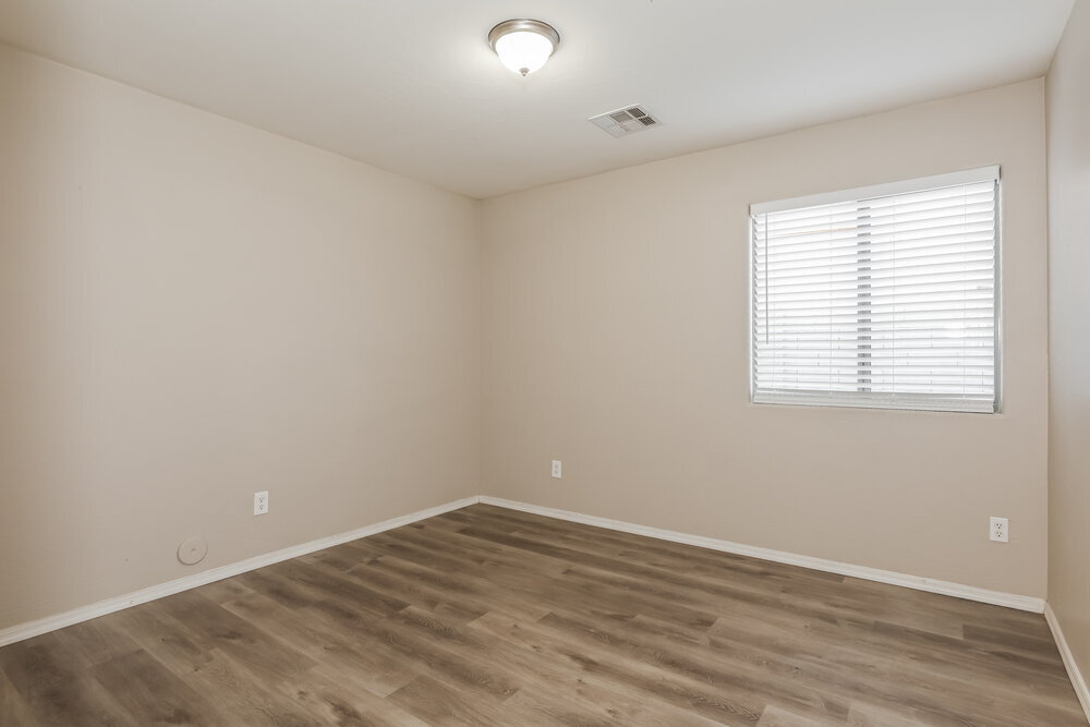 Building Photo - 32647 N Cherry Creek Rd