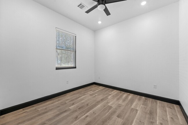 Building Photo - 210 Canary St