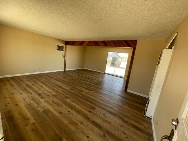 Building Photo - Cozy 3-Bedroom Home Near 29 Palms Base & J...