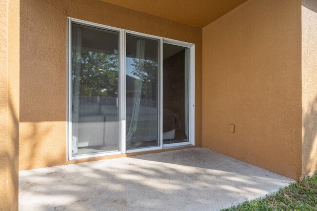 Building Photo - "Charming 3-Bedroom Retreat with Granite T...