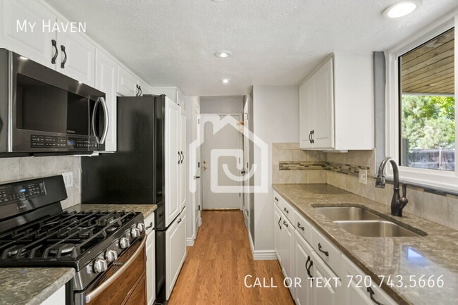 Building Photo - 10815 W Alamo Pl