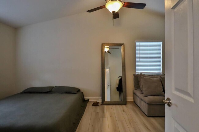 Building Photo - 713 Green Mountain Ct