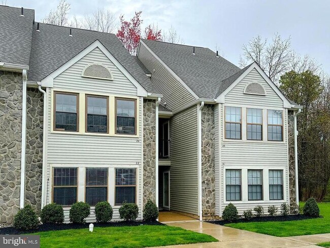 Primary Photo - 22 Bridgewater Dr