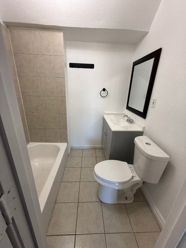 Building Photo - 1209 Shady Ln