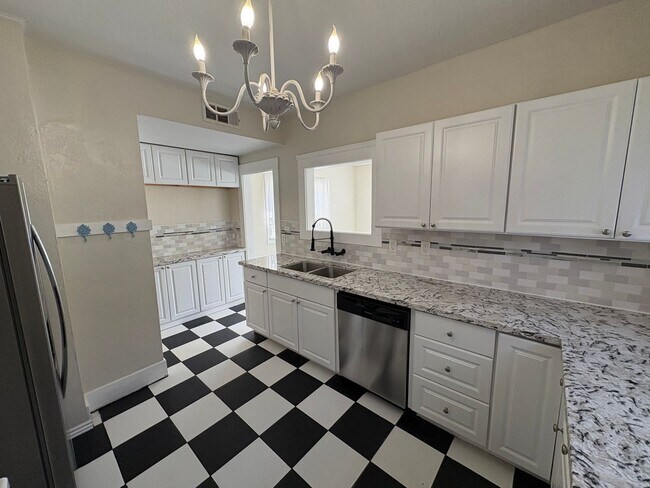 Building Photo - Beautiful 2 Story home Available coming soon!, pet friendly!