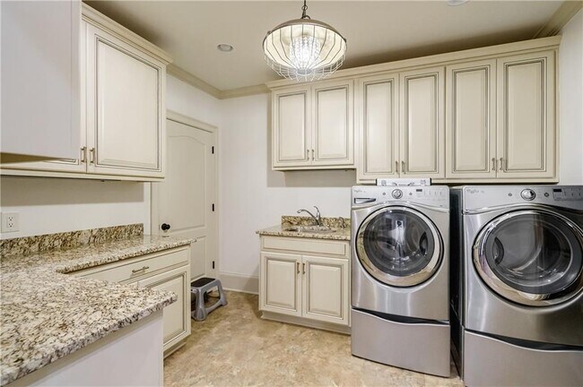 Building Photo - 521 Brendlynn Ct