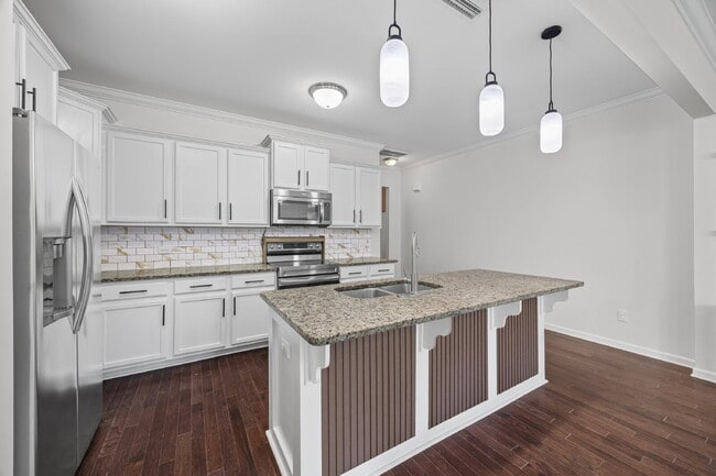 Building Photo - "Spacious 3-Bedroom Townhome with Fireplace, Pergola & Community Pool on Summerlake Drive!"
