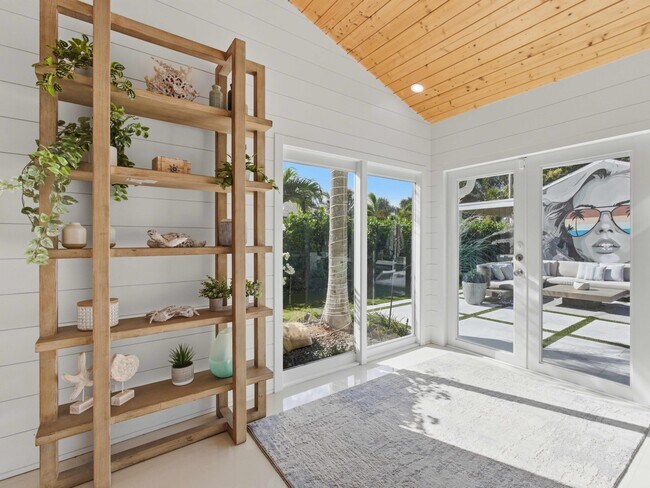 Building Photo - 2210 NE 3rd Ave