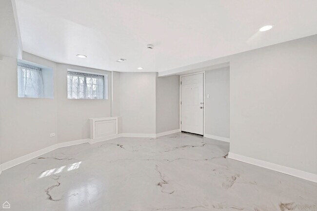 Building Photo - 7314 S King Dr