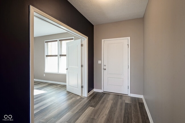 Building Photo - 5764 Bluff View Ln