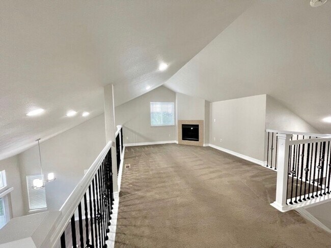 Building Photo - Stunning 4 Bed/4 Bath Home in Banning Lewis Ranch