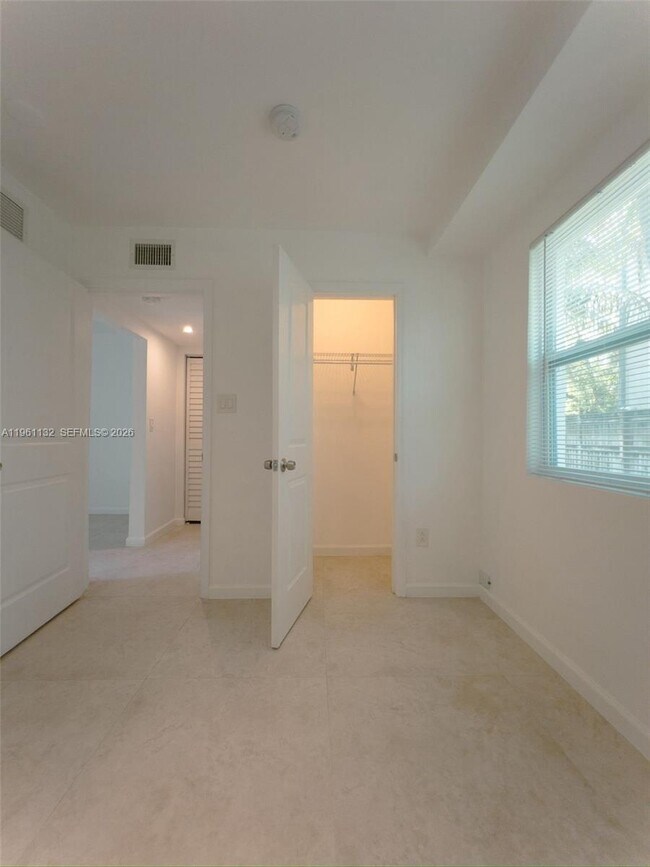 Building Photo - 3676 Oak Ave