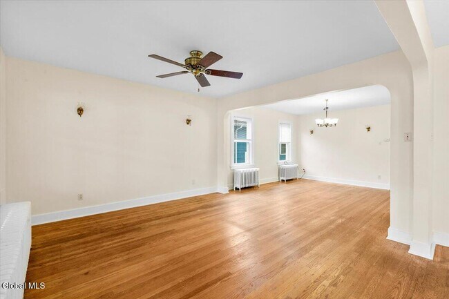 Building Photo - 4 Edison Ave